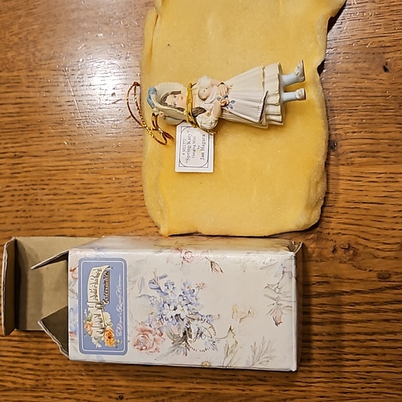 Jan Hagara ornament - Spring/Katy - Picture 2 of 2